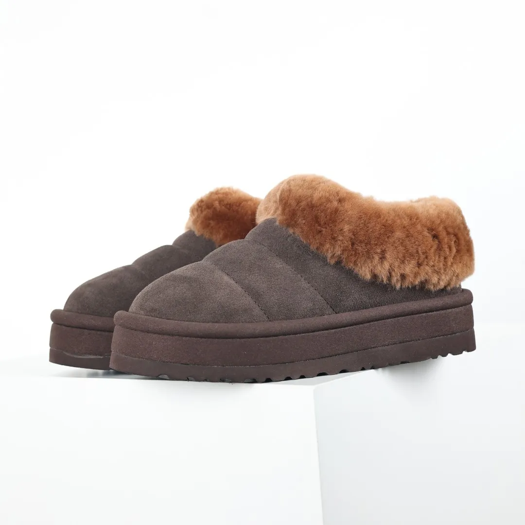 Pick up locally💰660 Core recommendation Good price Cashmere insoles are a very suitable choice for keeping warm in winter and at home. In the new year, uug launched a series of styles, which are partially geared towards the preferences of young consumers and have also moved to the forefront of fashion trends. Shoe body material Water-repellent coated suede upper 17mm UGGPURE™ implanted wool insole Lightweight non-slip comfortable rubber outsole With brand LOGO Trademark Comes with a full set of packaging Size: 35 36 37 38 39 40